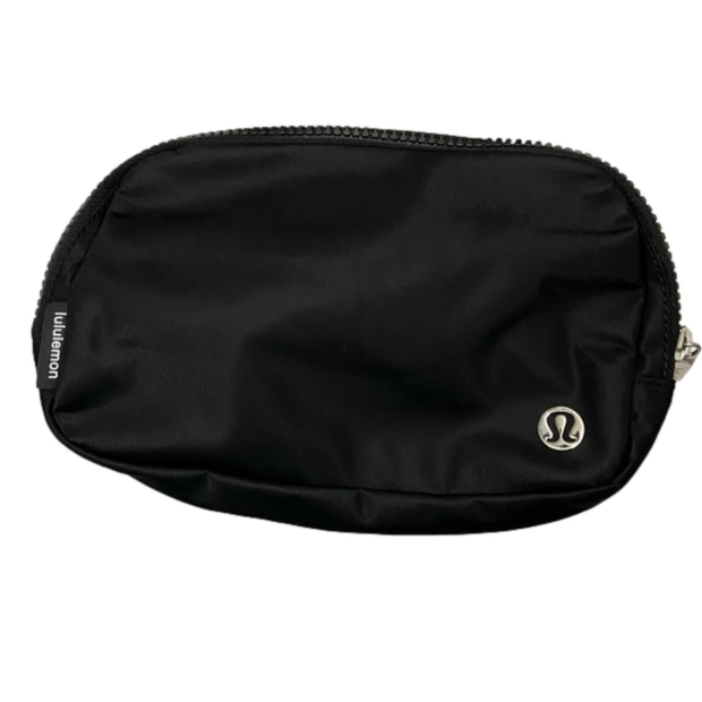 LULULEMON everywhere belt bag black and white